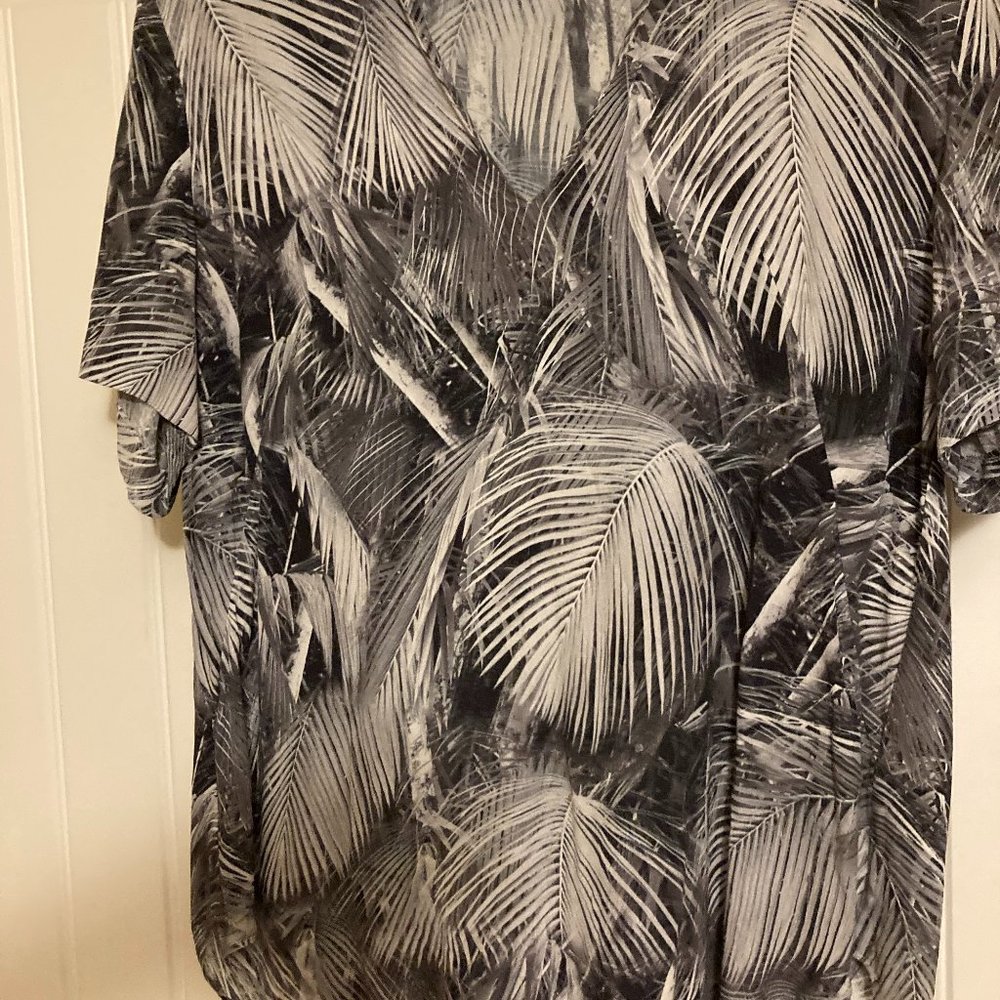 & Other Stories Black and White Leaf Print Short Sleeve Rayon V Neck Blouse 6
